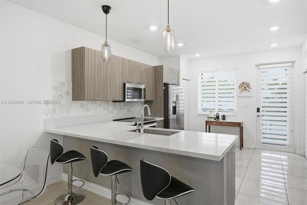 For Sale: $550,000 (3 beds, 2 baths, 1315 Square Feet)