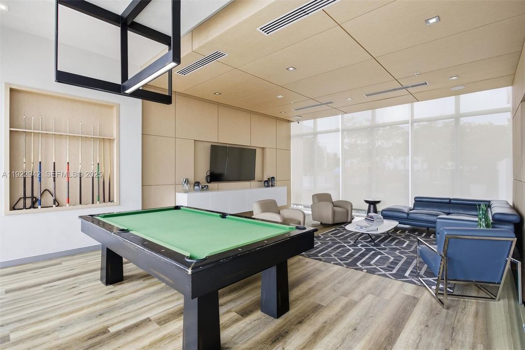 For Sale: $550,000 (3 beds, 2 baths, 1315 Square Feet)