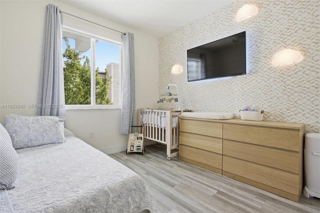 For Sale: $550,000 (3 beds, 2 baths, 1315 Square Feet)