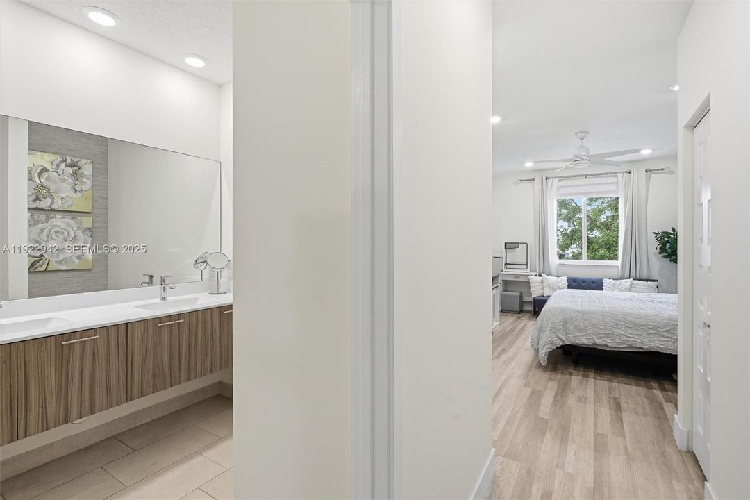 For Sale: $550,000 (3 beds, 2 baths, 1315 Square Feet)