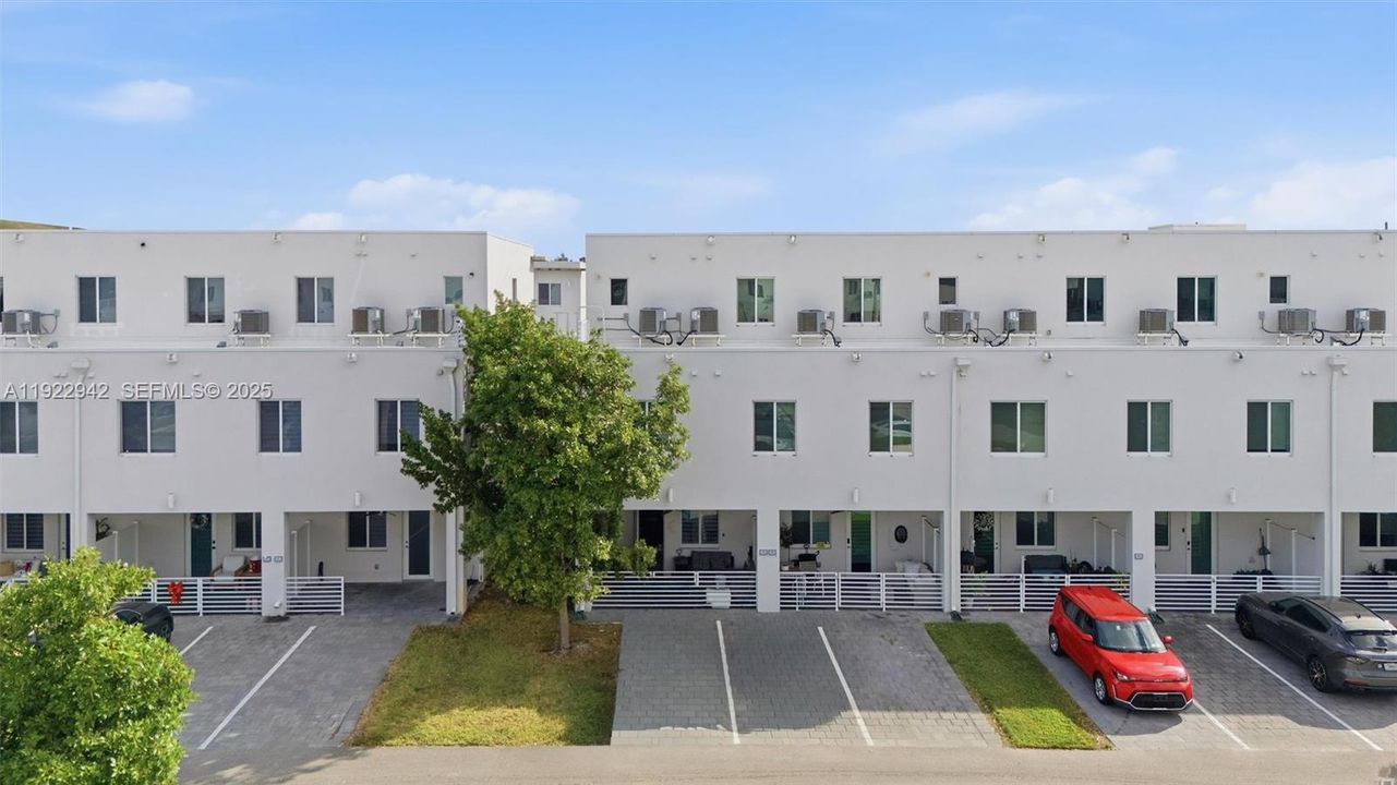 For Sale: $550,000 (3 beds, 2 baths, 1315 Square Feet)