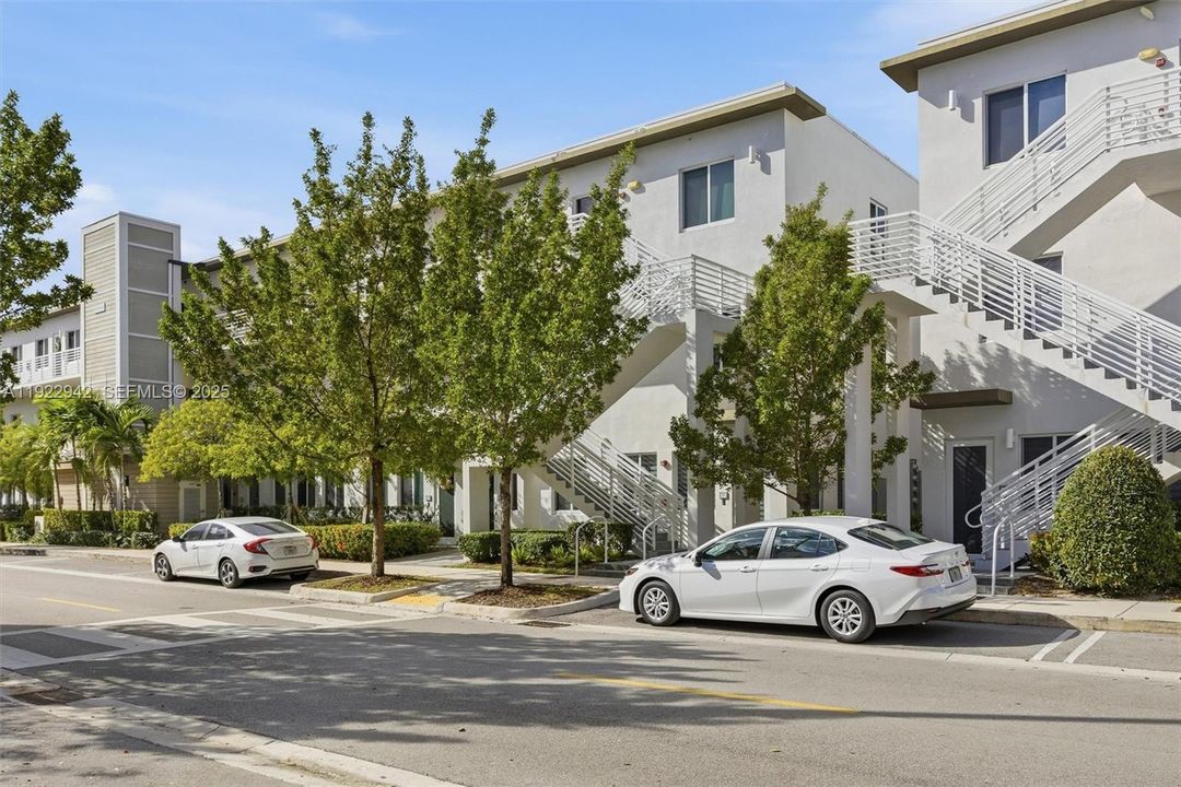 For Sale: $550,000 (3 beds, 2 baths, 1315 Square Feet)