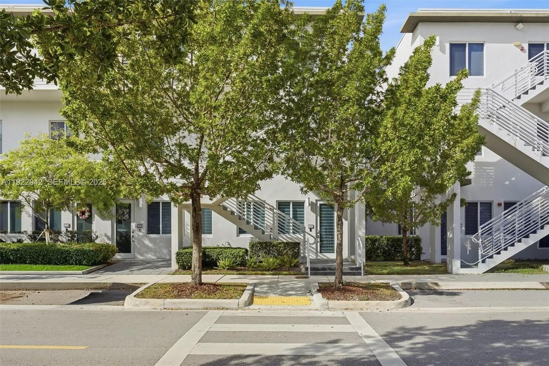 For Sale: $550,000 (3 beds, 2 baths, 1315 Square Feet)