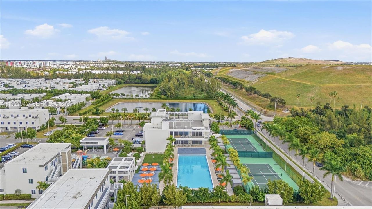 For Sale: $550,000 (3 beds, 2 baths, 1315 Square Feet)