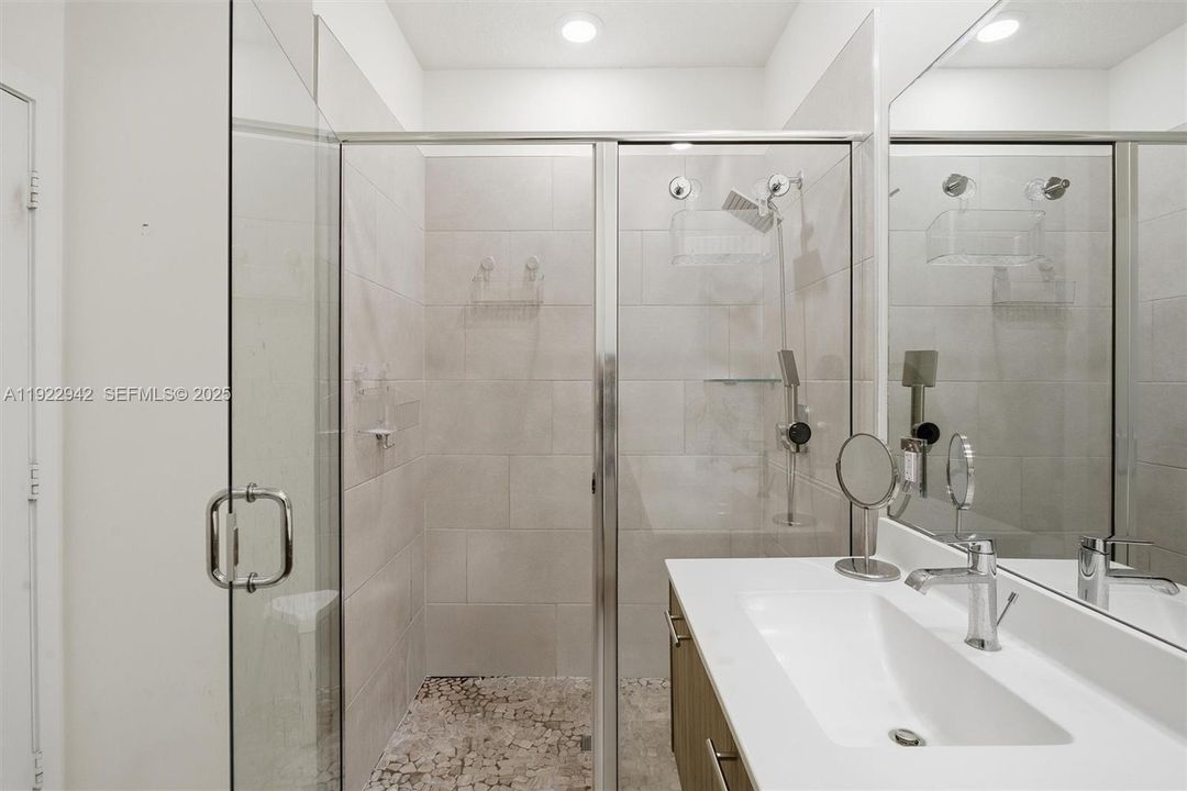 For Sale: $550,000 (3 beds, 2 baths, 1315 Square Feet)