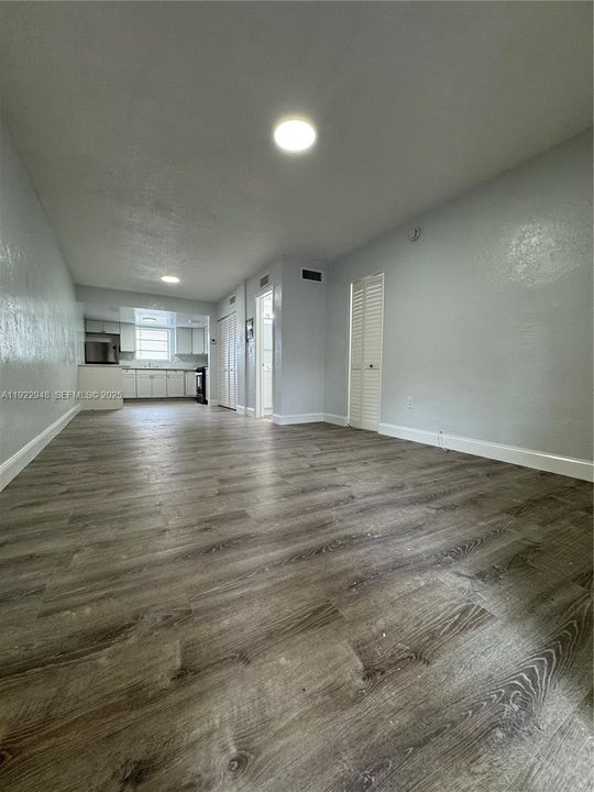 For Rent: $1,750 (1 beds, 1 baths, 700 Square Feet)