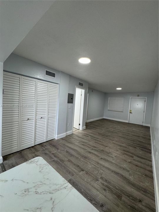 For Rent: $1,750 (1 beds, 1 baths, 700 Square Feet)