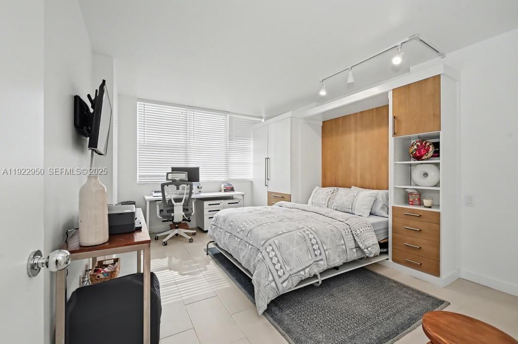 出租: $2,400 (1 贝兹, 1 浴室, 779 平方英尺)