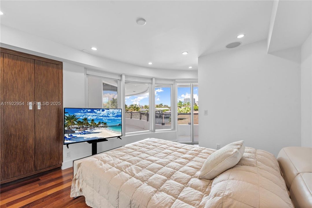 For Sale: $5,680,000 (6 beds, 6 baths, 0 Square Feet)