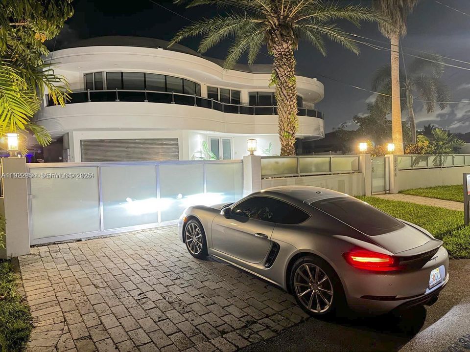 For Sale: $5,680,000 (6 beds, 6 baths, 0 Square Feet)