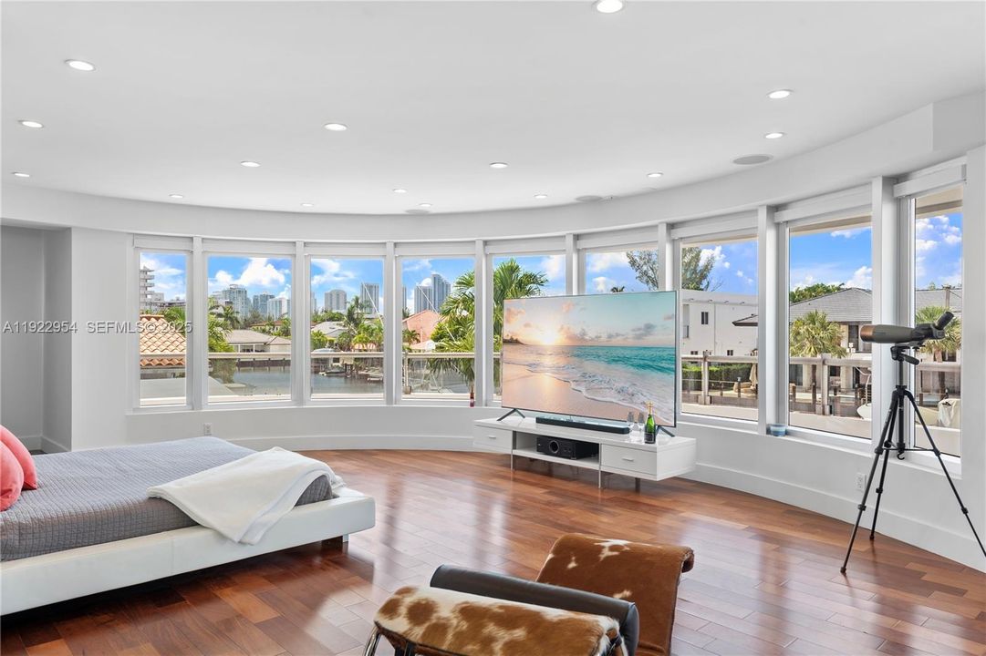 For Sale: $5,680,000 (6 beds, 6 baths, 0 Square Feet)