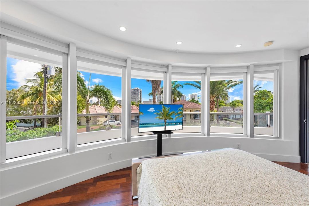 For Sale: $5,680,000 (6 beds, 6 baths, 0 Square Feet)