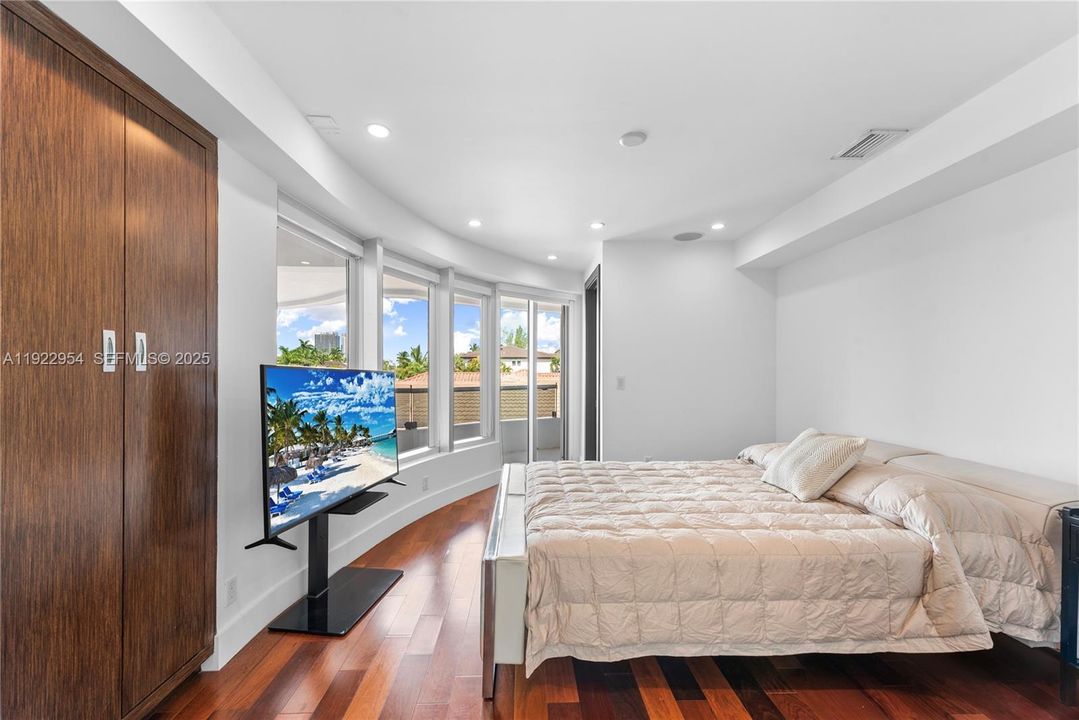 For Sale: $5,680,000 (6 beds, 6 baths, 0 Square Feet)