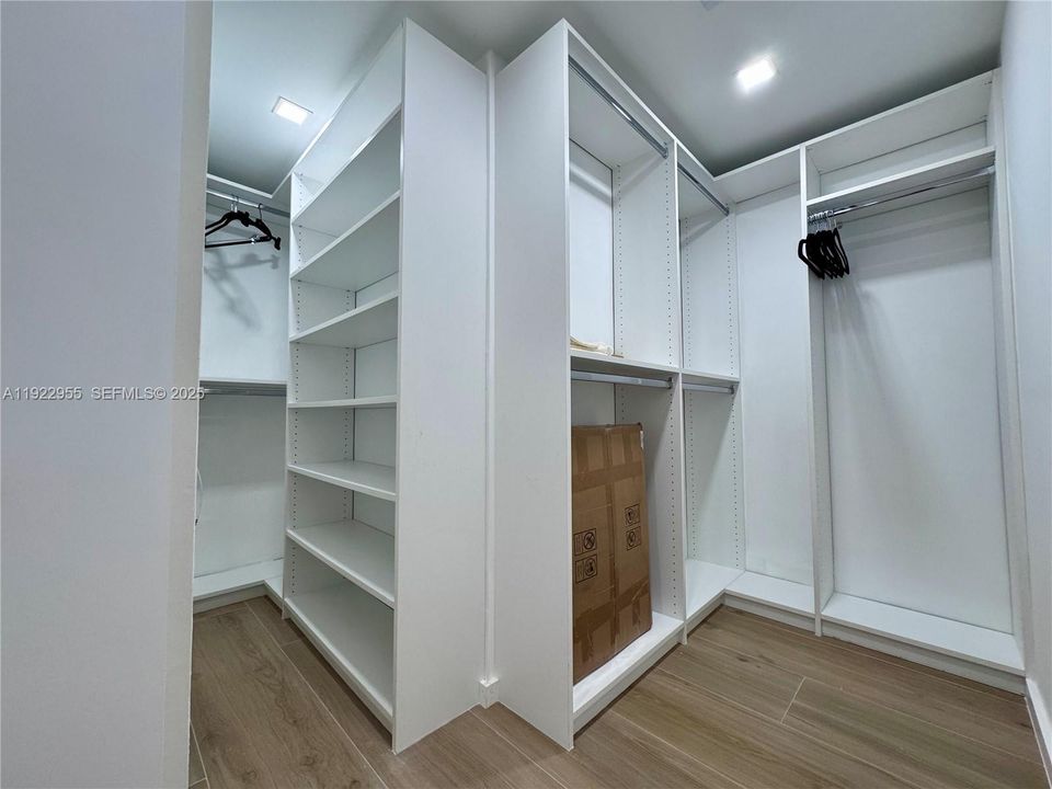 En Venta: $829,000 (3 camas, 2 baños, 1430 Pies cuadrados)