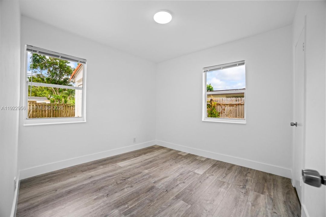 For Sale: $425,999 (5 beds, 2 baths, 1331 Square Feet)