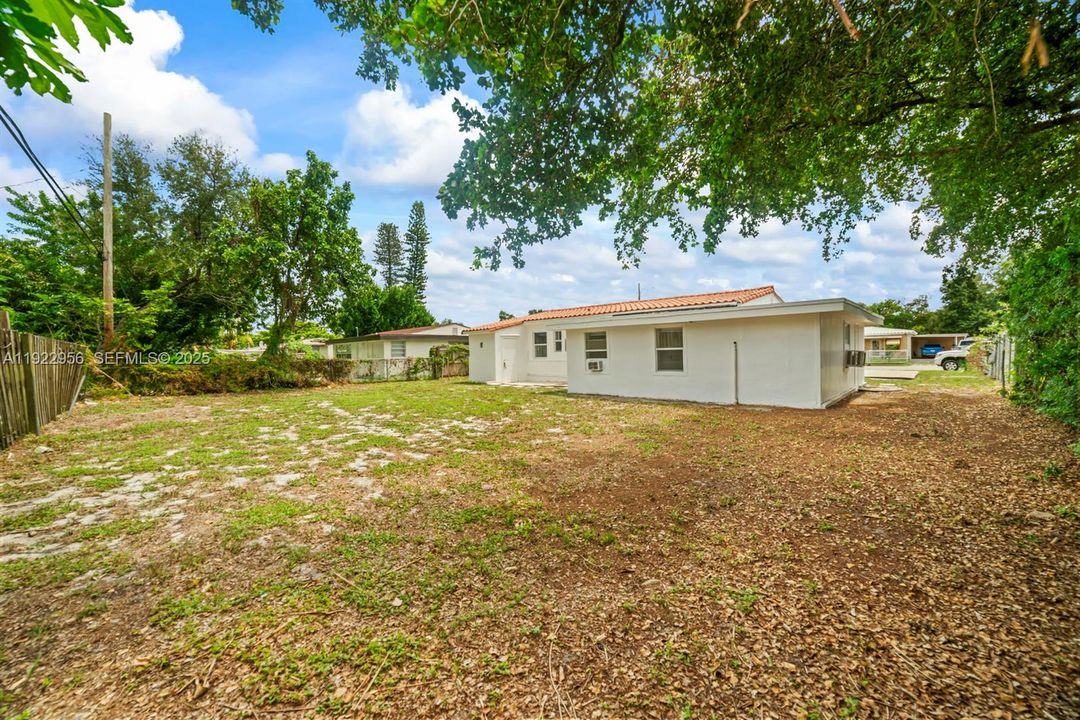 For Sale: $425,999 (5 beds, 2 baths, 1331 Square Feet)