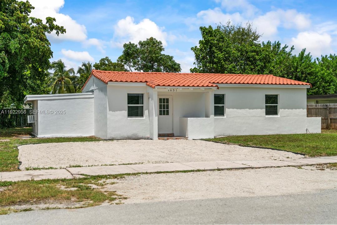 For Sale: $425,999 (5 beds, 2 baths, 1331 Square Feet)