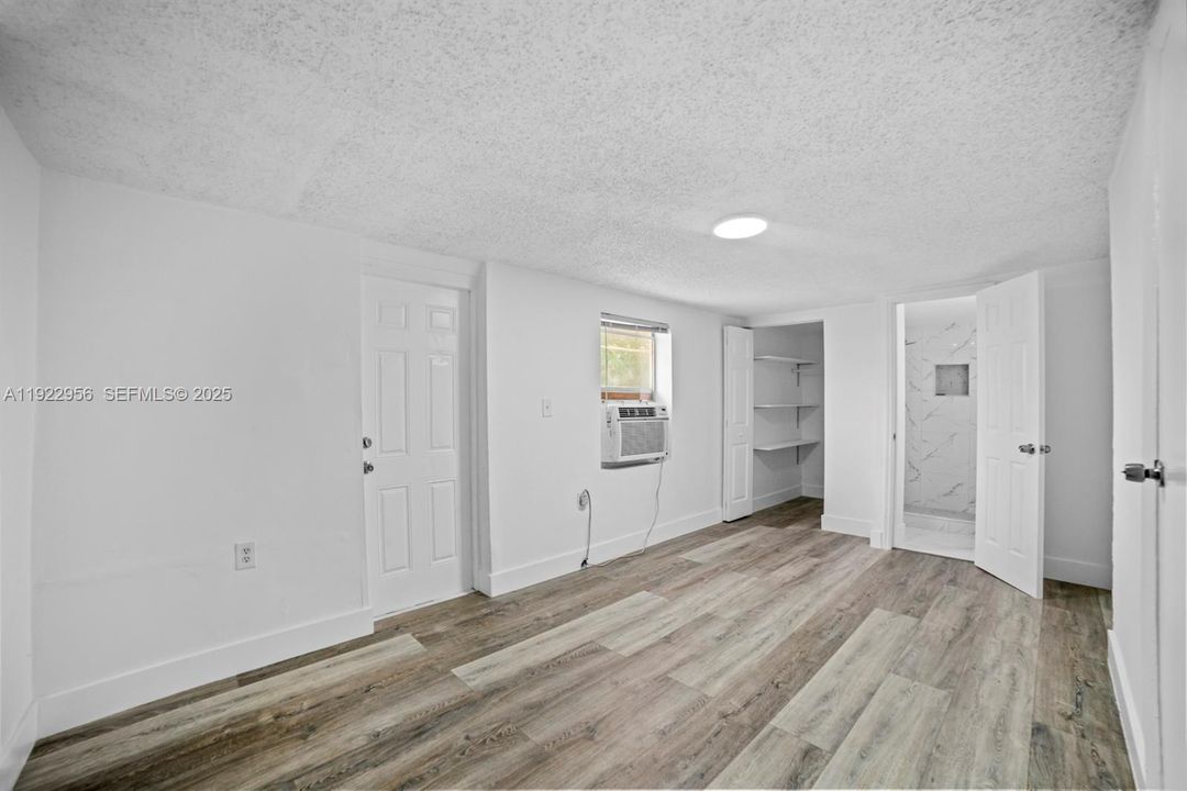 For Sale: $425,999 (5 beds, 2 baths, 1331 Square Feet)