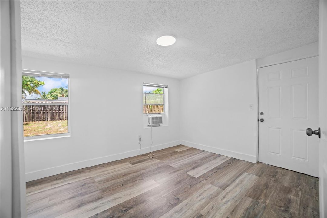 For Sale: $425,999 (5 beds, 2 baths, 1331 Square Feet)