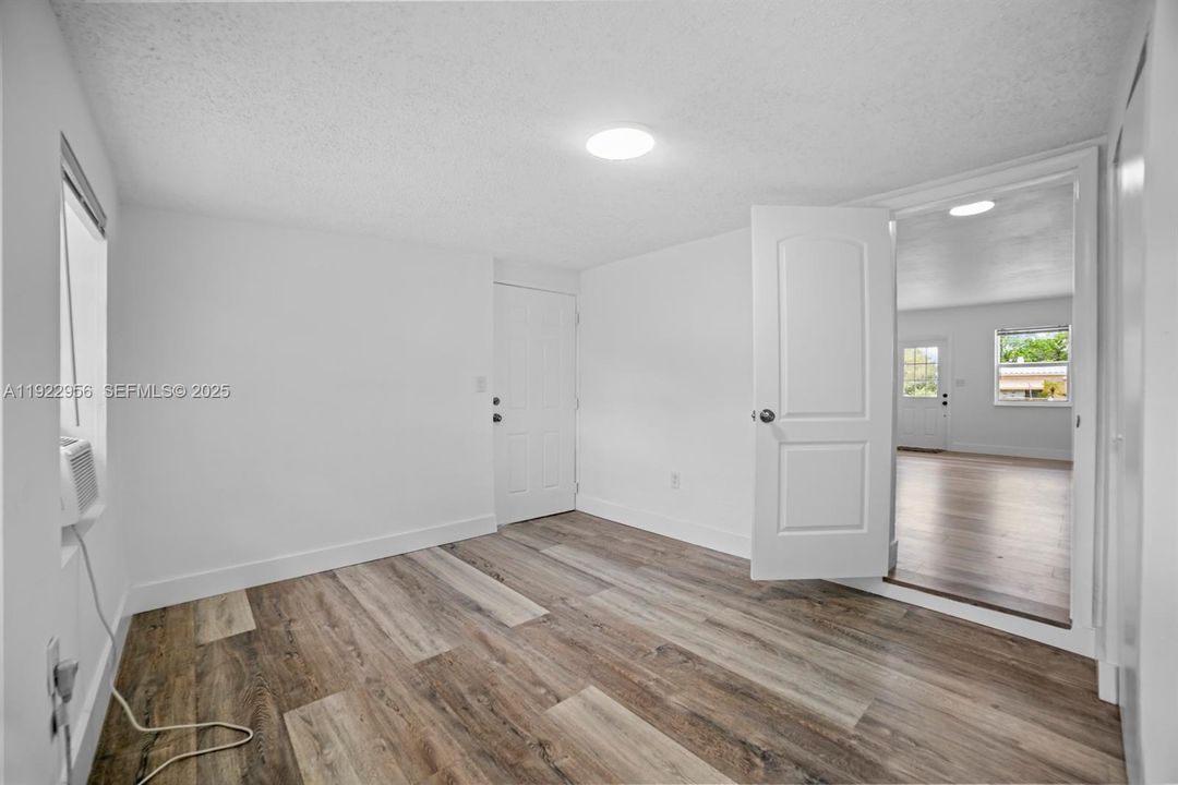 For Sale: $425,999 (5 beds, 2 baths, 1331 Square Feet)