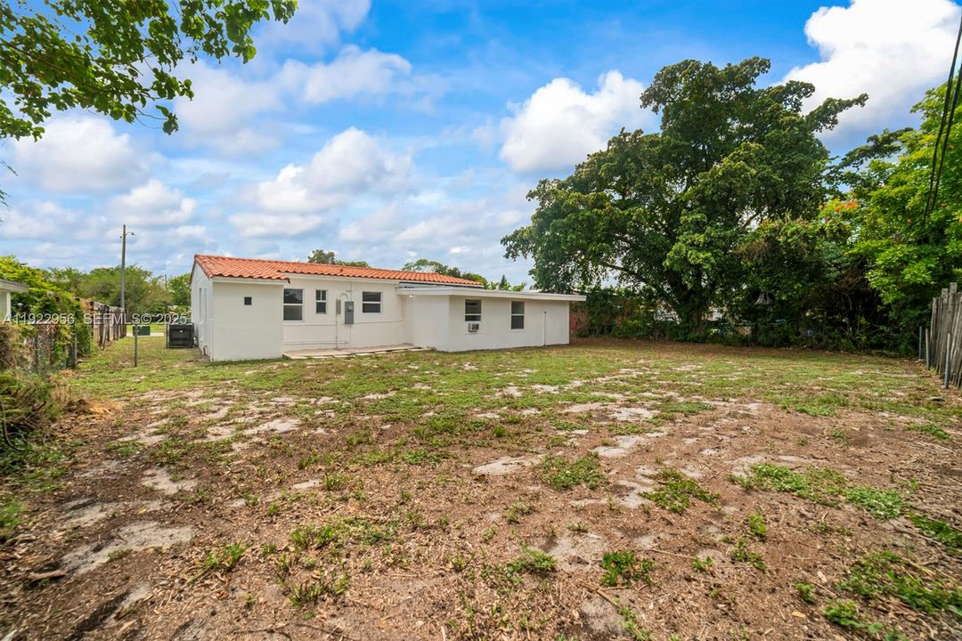 For Sale: $425,999 (5 beds, 2 baths, 1331 Square Feet)