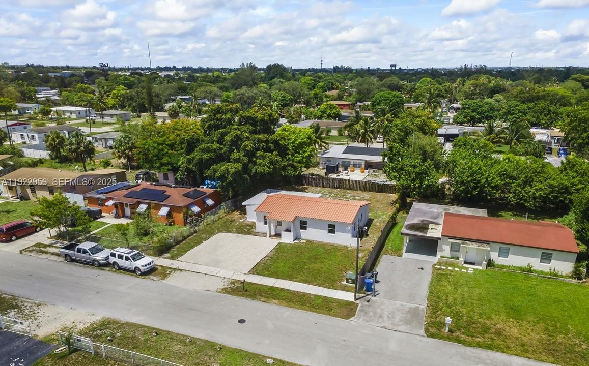 For Sale: $425,999 (5 beds, 2 baths, 1331 Square Feet)