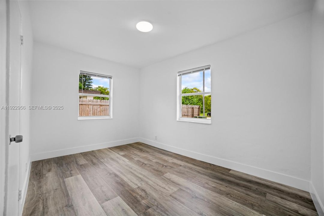 For Sale: $425,999 (5 beds, 2 baths, 1331 Square Feet)