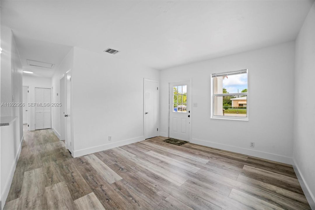 For Sale: $425,999 (5 beds, 2 baths, 1331 Square Feet)