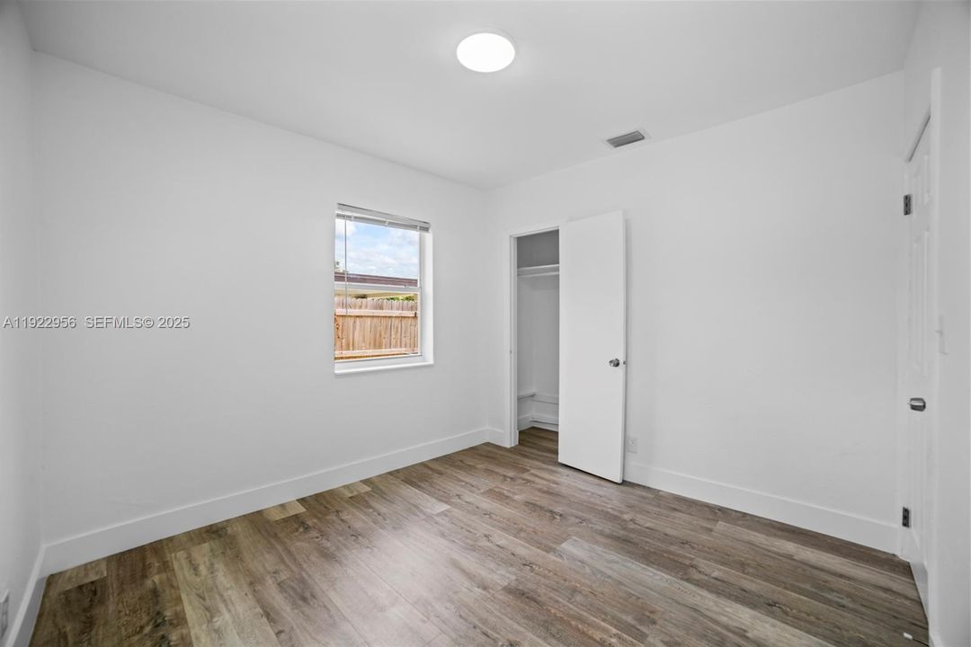 For Sale: $425,999 (5 beds, 2 baths, 1331 Square Feet)