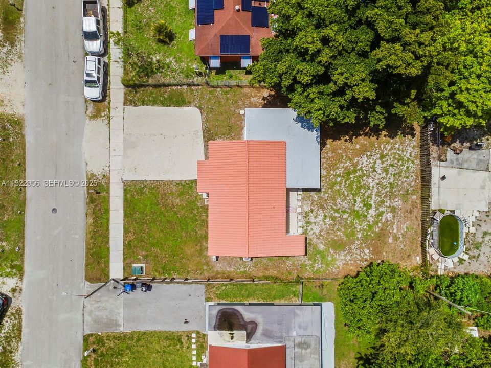 For Sale: $425,999 (5 beds, 2 baths, 1331 Square Feet)