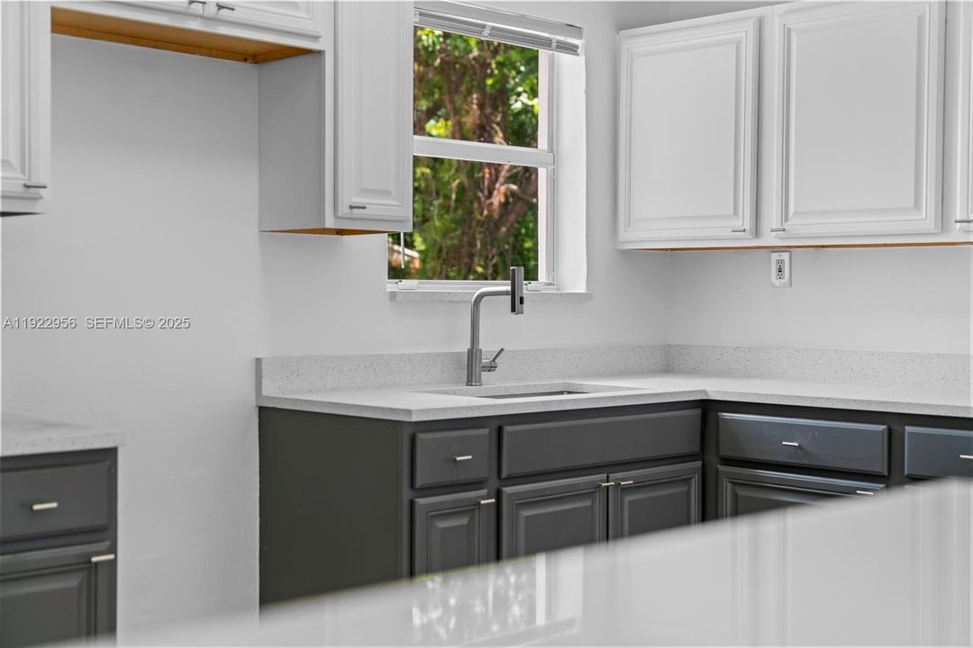 For Sale: $425,999 (5 beds, 2 baths, 1331 Square Feet)