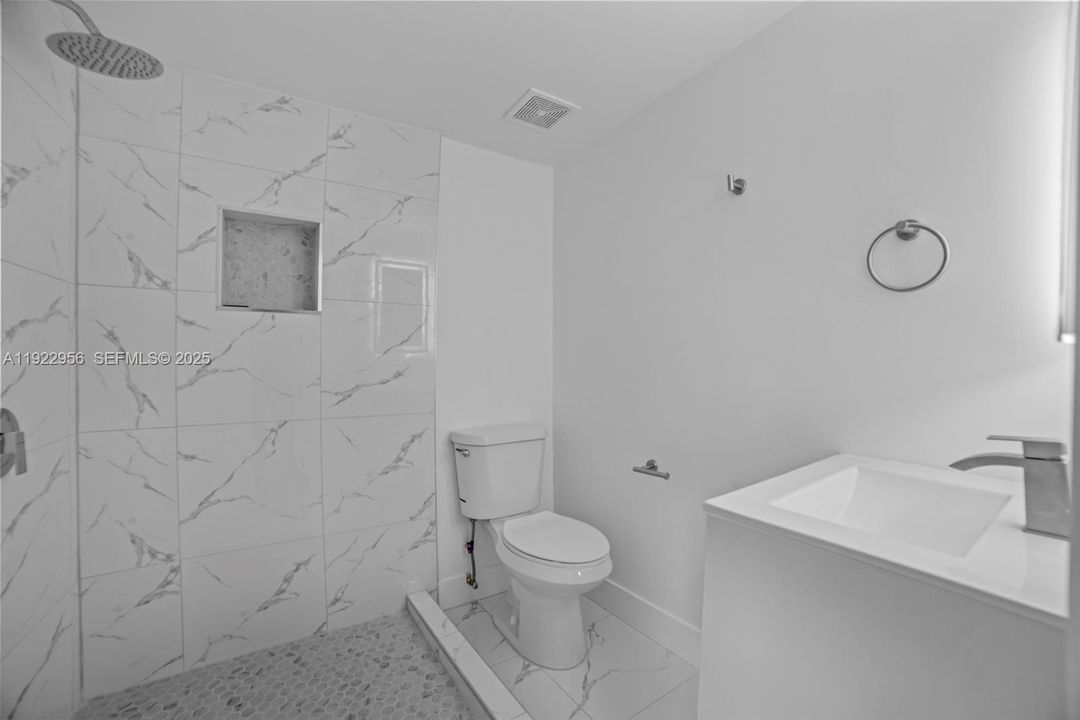 For Sale: $425,999 (5 beds, 2 baths, 1331 Square Feet)