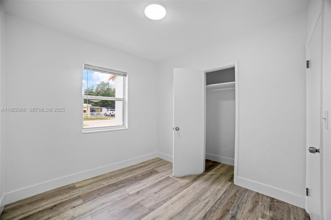 For Sale: $425,999 (5 beds, 2 baths, 1331 Square Feet)