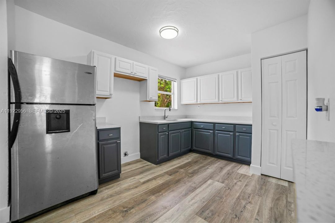 For Sale: $425,999 (5 beds, 2 baths, 1331 Square Feet)