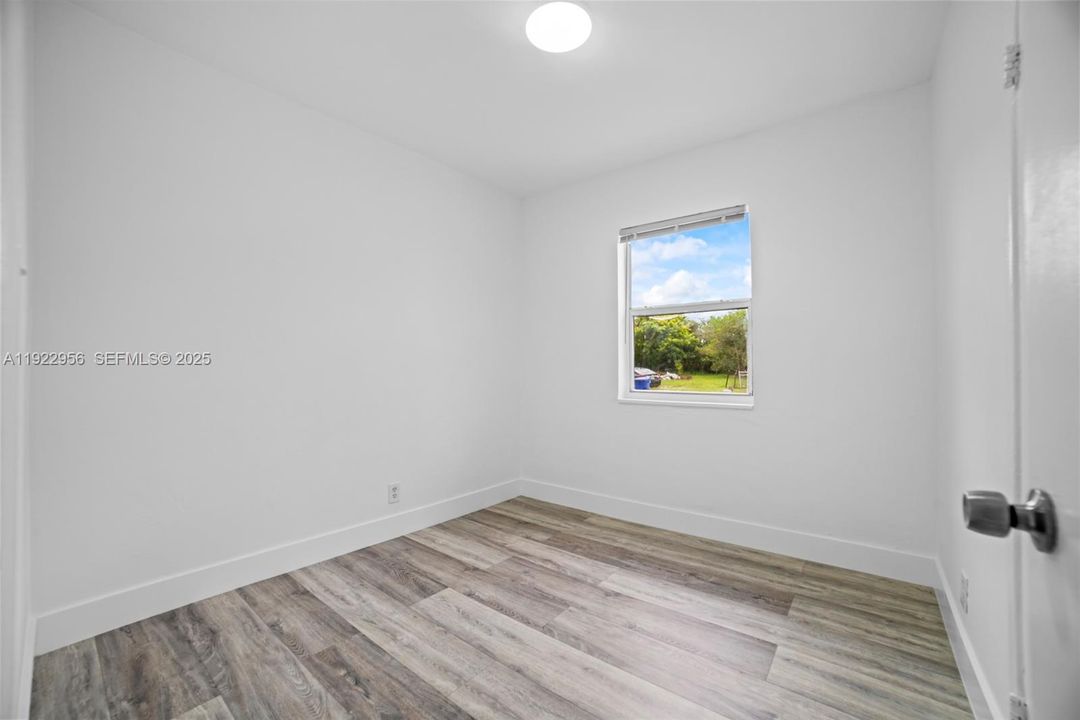 For Sale: $425,999 (5 beds, 2 baths, 1331 Square Feet)