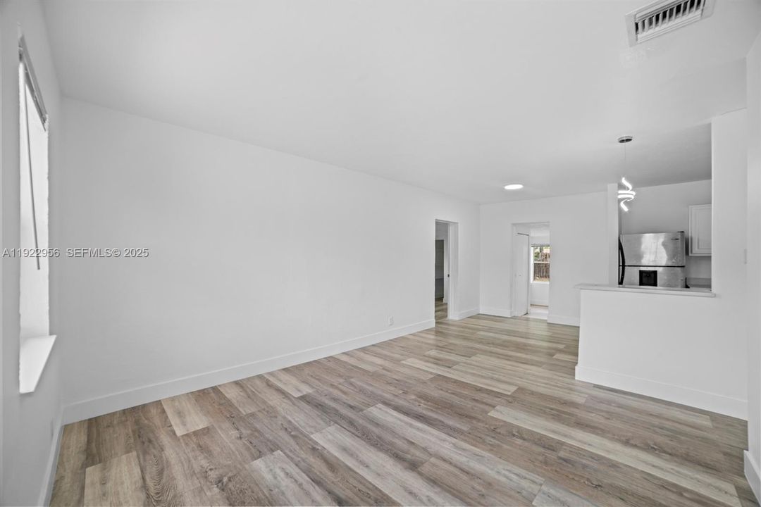 For Sale: $425,999 (5 beds, 2 baths, 1331 Square Feet)