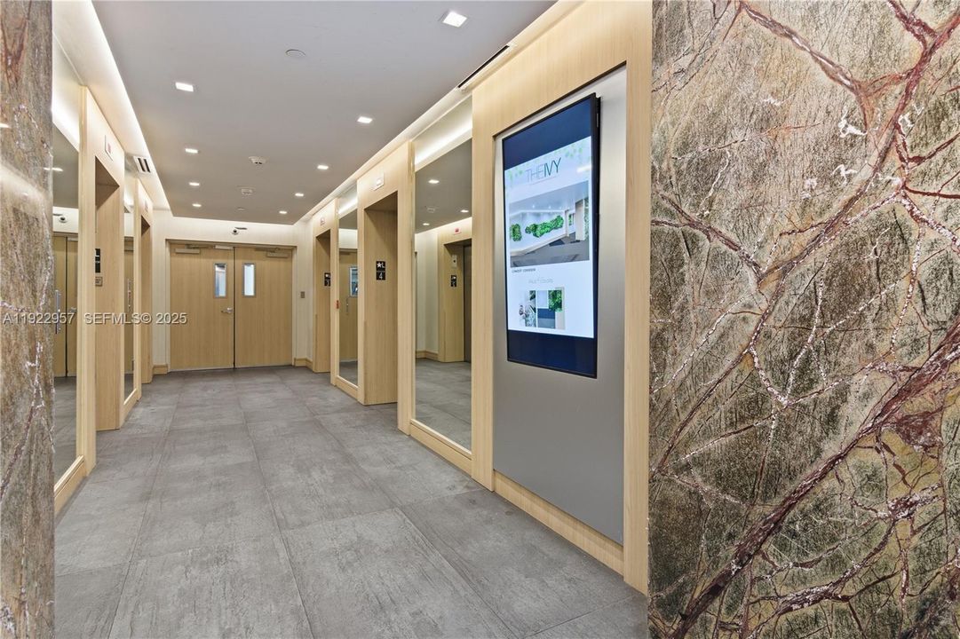 For Sale: $560,000 (2 beds, 2 baths, 1087 Square Feet)