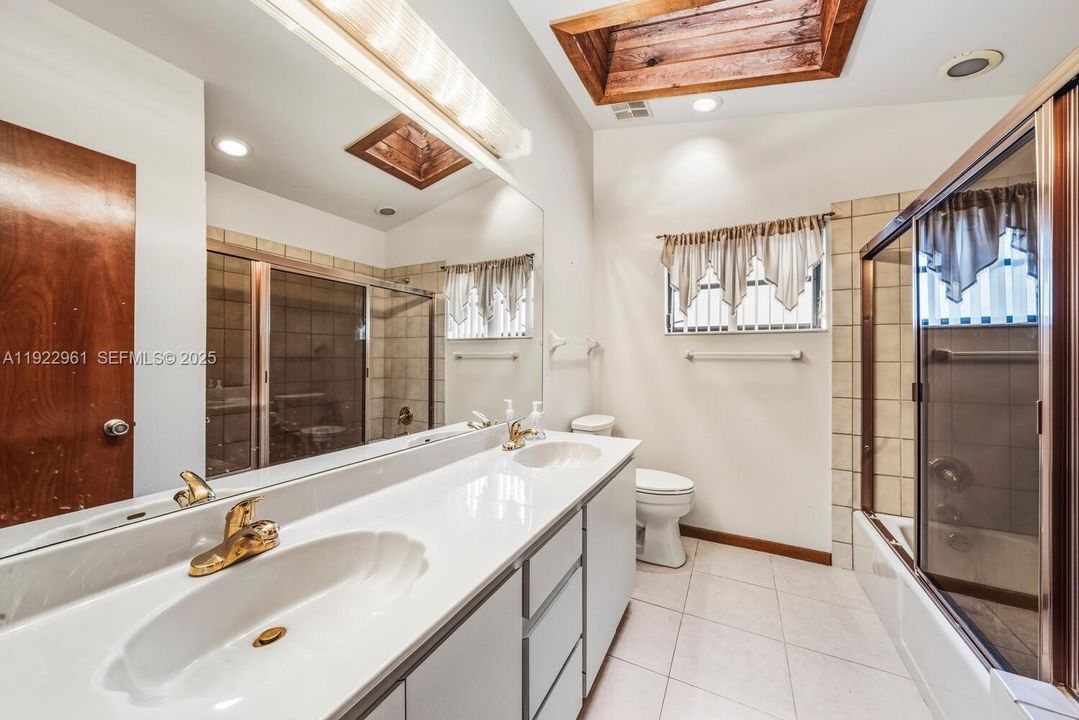 For Sale: $825,000 (4 beds, 2 baths, 2388 Square Feet)