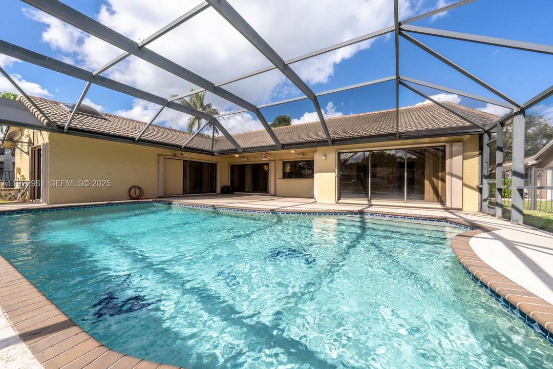 For Sale: $825,000 (4 beds, 2 baths, 2388 Square Feet)