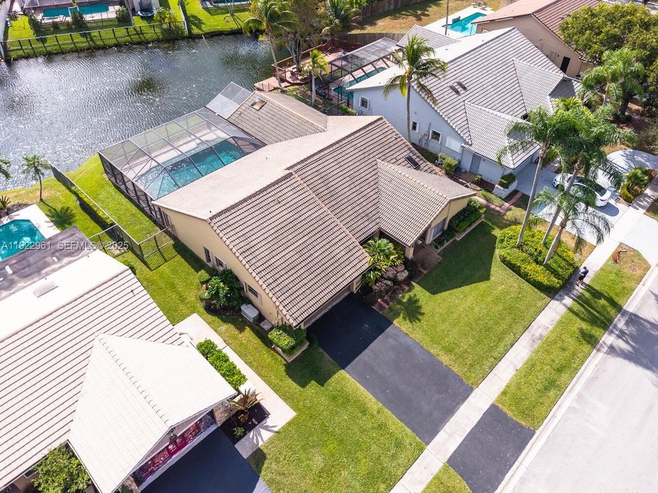 For Sale: $825,000 (4 beds, 2 baths, 2388 Square Feet)