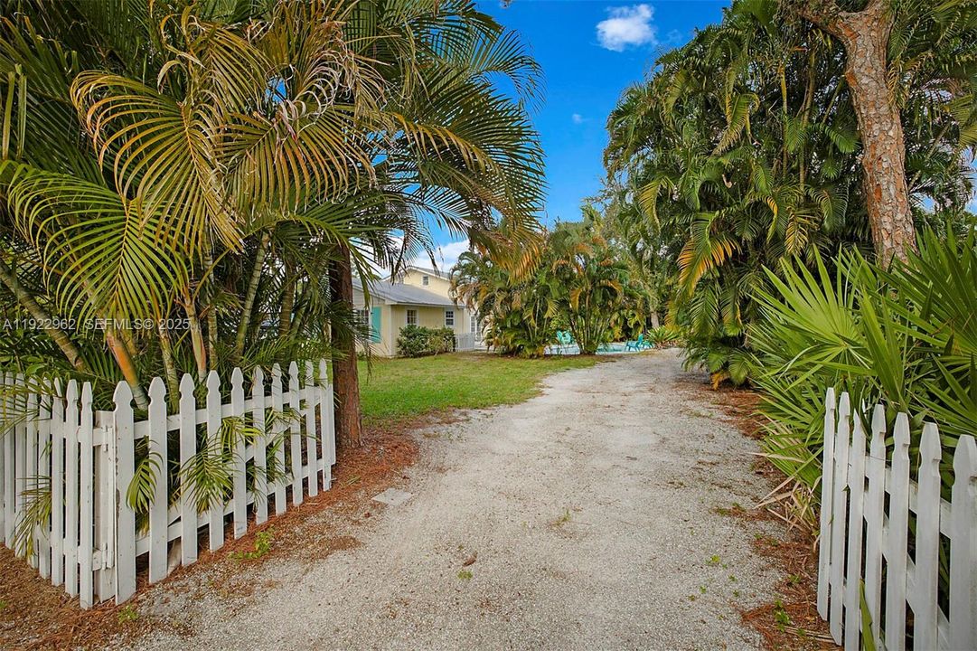 For Sale: $460,000 (3 beds, 1 baths, 1332 Square Feet)