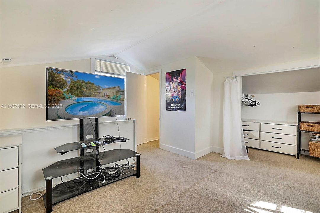 For Sale: $460,000 (3 beds, 1 baths, 1332 Square Feet)