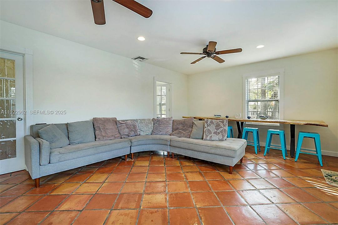 For Sale: $460,000 (3 beds, 1 baths, 1332 Square Feet)