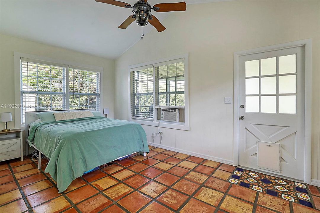 For Sale: $460,000 (3 beds, 1 baths, 1332 Square Feet)