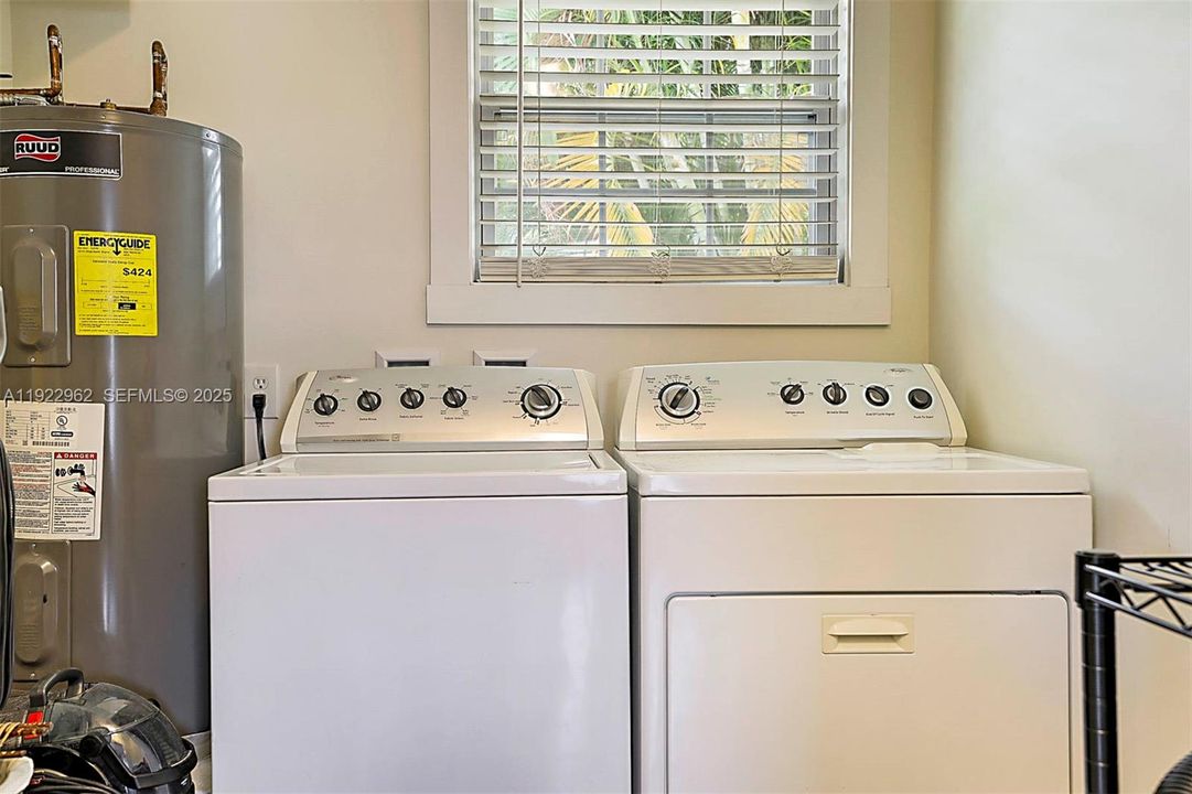 For Sale: $460,000 (3 beds, 1 baths, 1332 Square Feet)