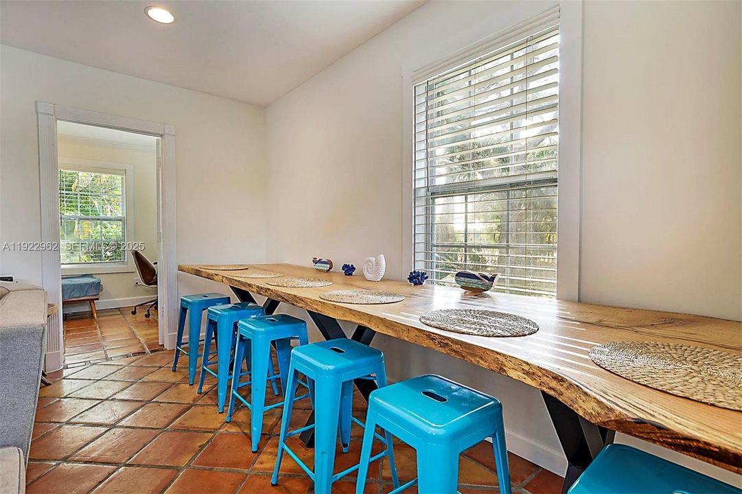 For Sale: $460,000 (3 beds, 1 baths, 1332 Square Feet)