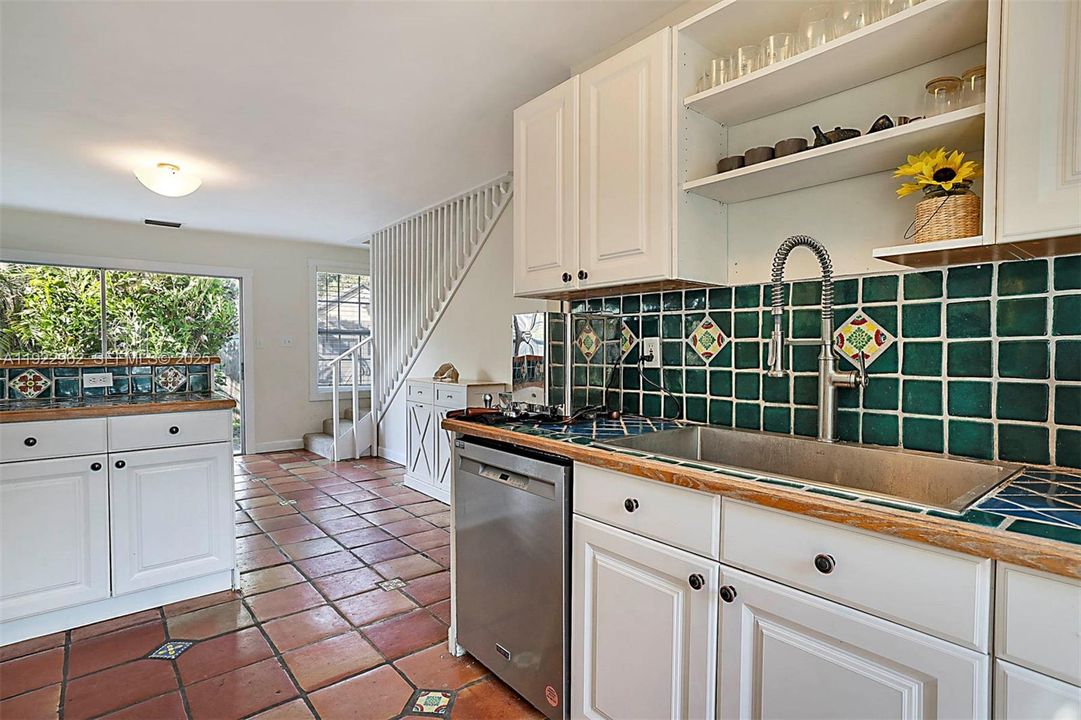 For Sale: $460,000 (3 beds, 1 baths, 1332 Square Feet)