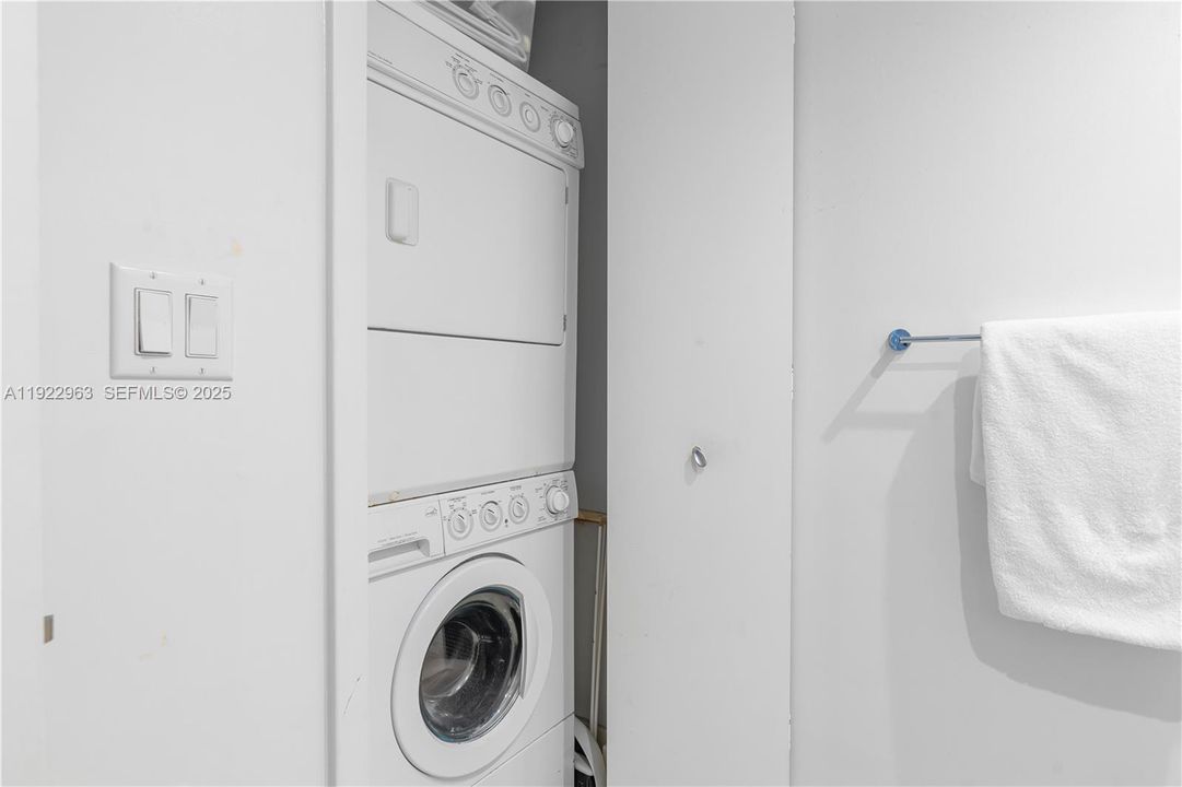 For Rent: $7,500 (1 beds, 1 baths, 858 Square Feet)