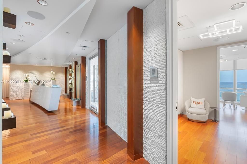 For Rent: $7,500 (1 beds, 1 baths, 858 Square Feet)