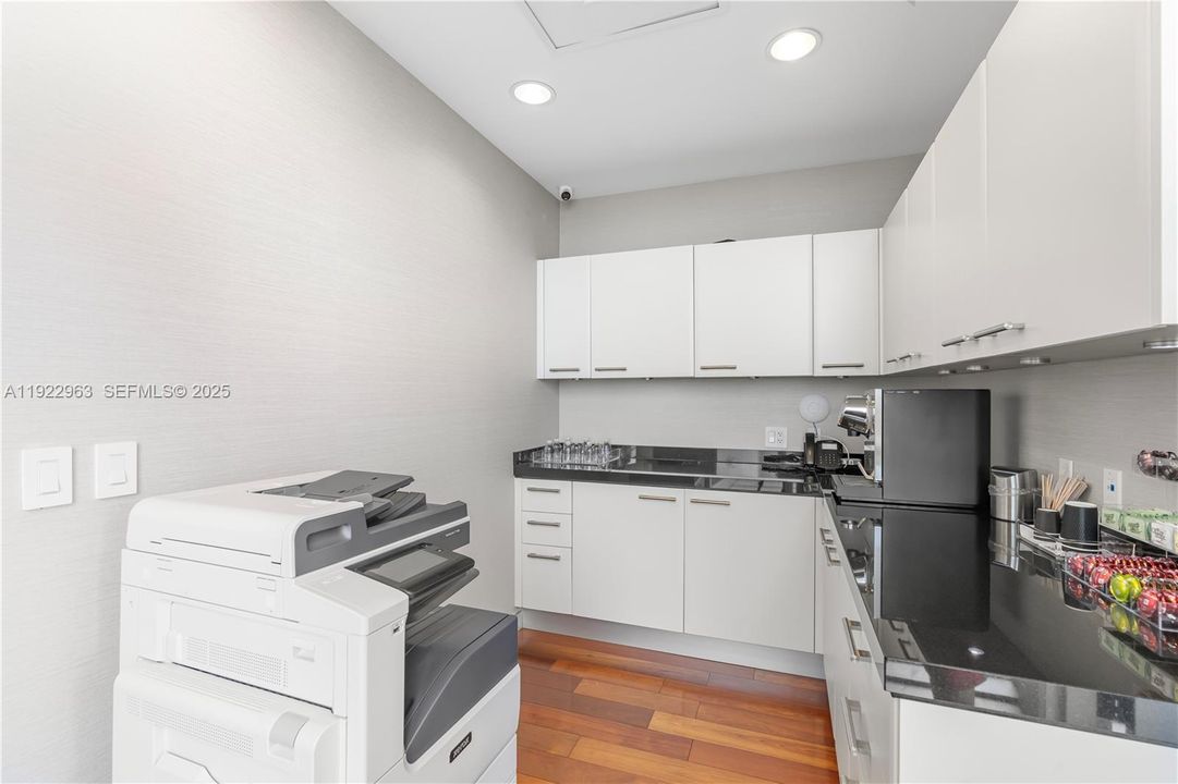 For Rent: $7,500 (1 beds, 1 baths, 858 Square Feet)